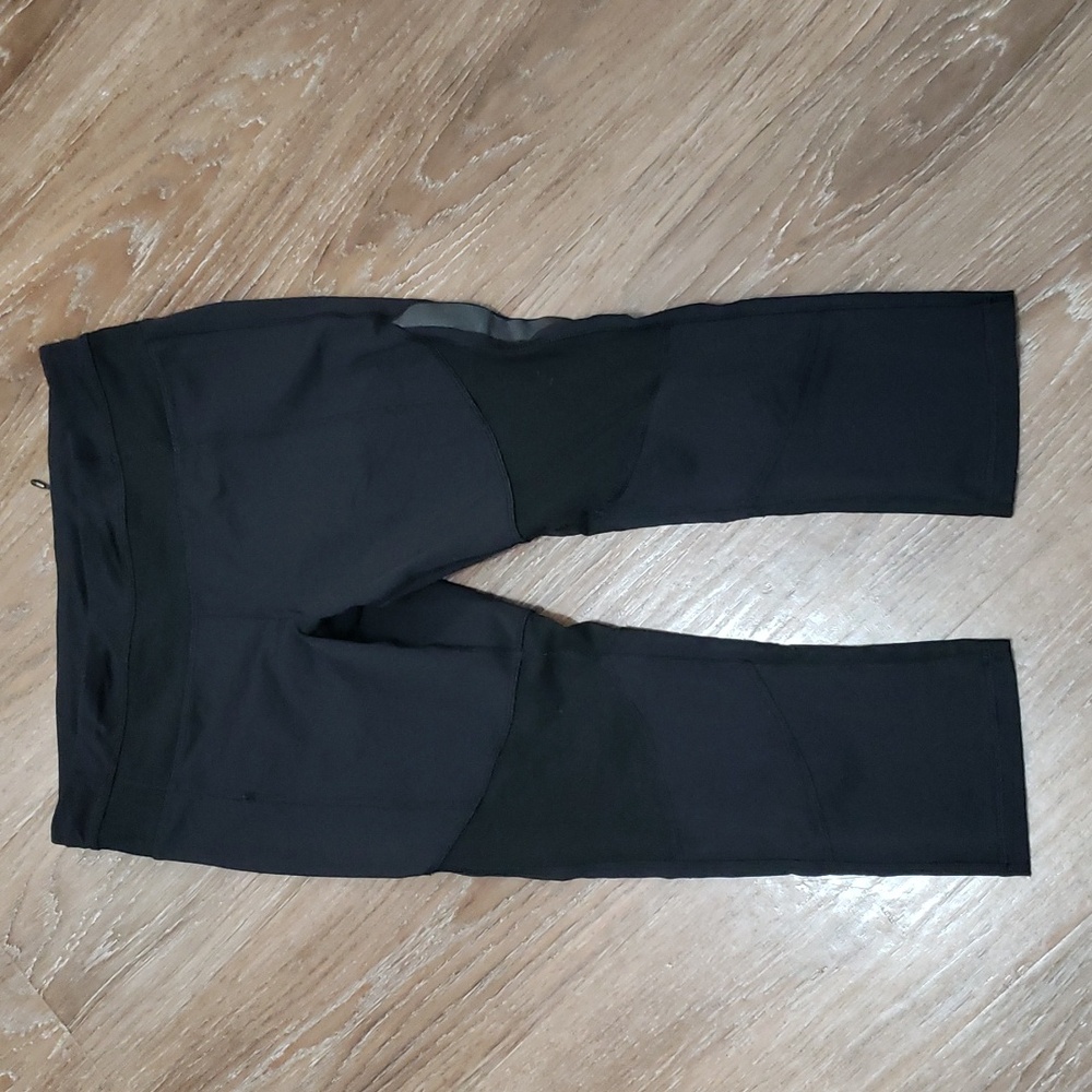 (8) lululemon athletica Cropped Mesh Reflective Running Outdoor Workout Fitness